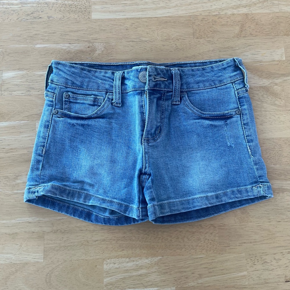 Celebrity Pink Blue Denim Shorts Mid-Rise Casual